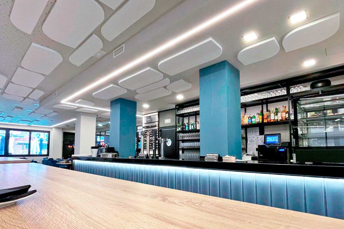 COMEDOR EN UN RESTAURANTE CON SOLUCIONES DE ABSOTEC IMPLANTADAS